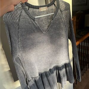 Long sleeve blouse/sweater